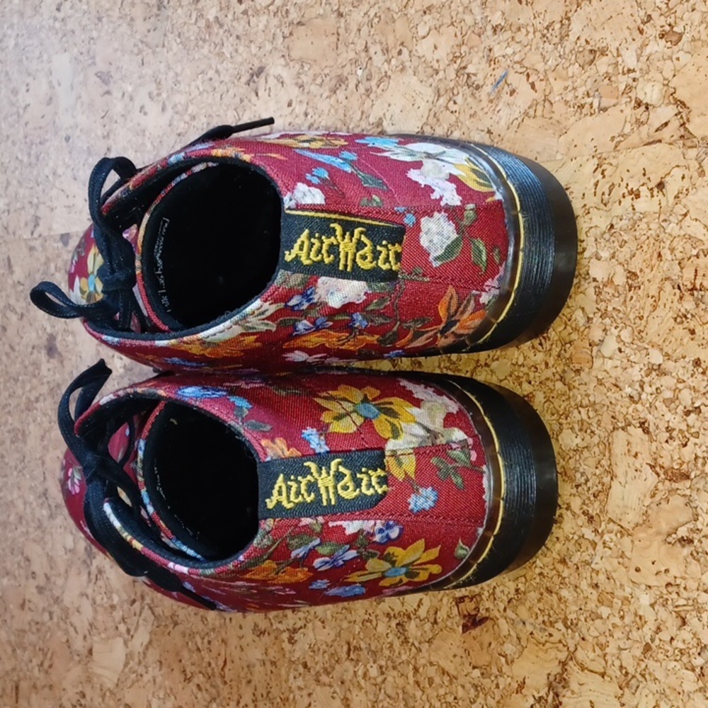 Dr. Martens Women's Air Wair Red Floral Daytona Canvas Chukka Boots Size 8 - Picture 2 of 10